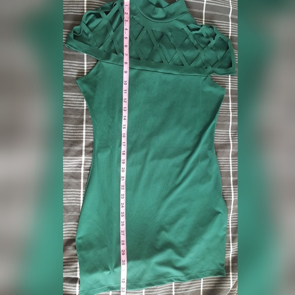 Green fitted dress - Picture 7 of 7